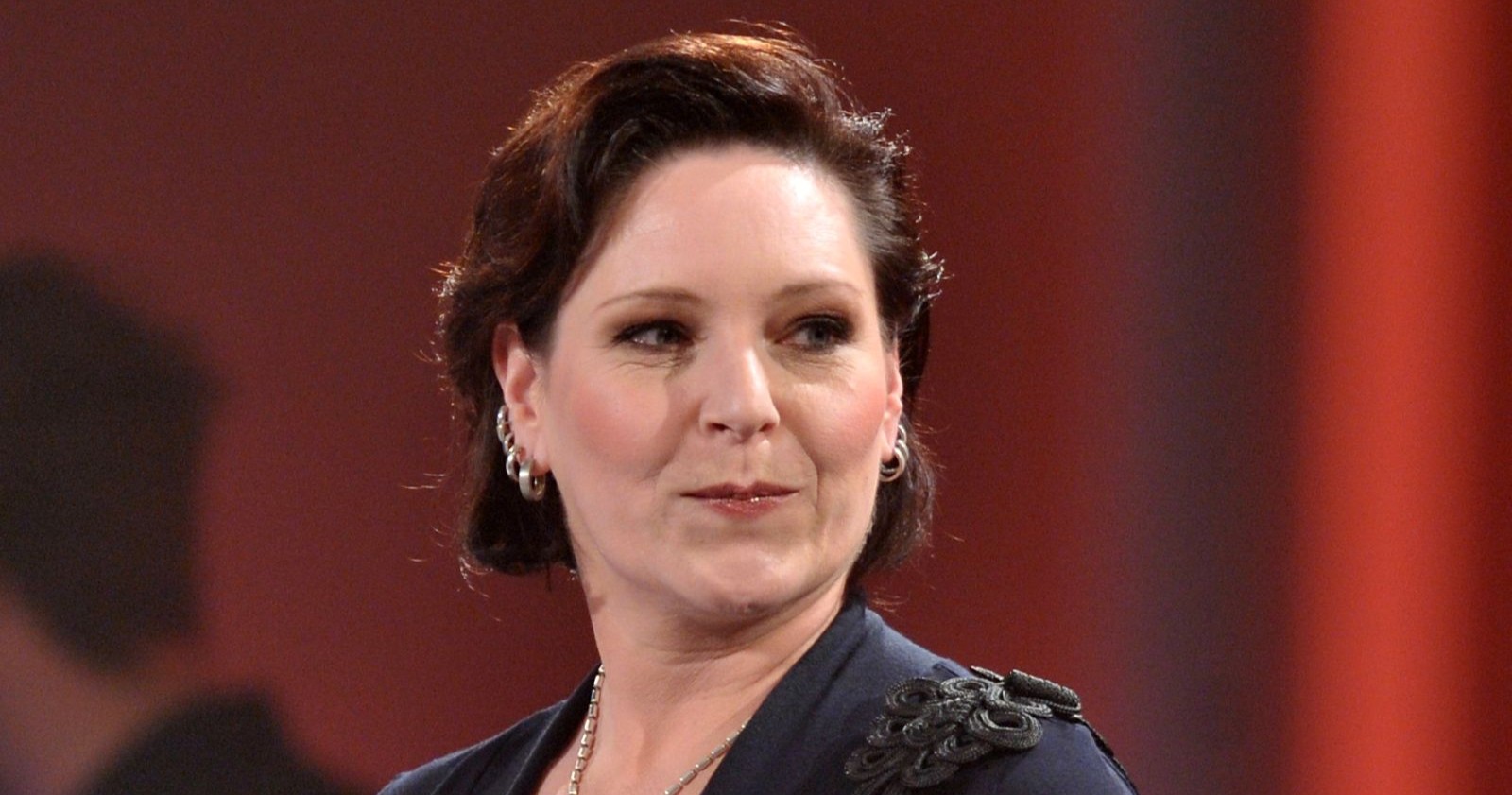 AnNa R. lächelt
