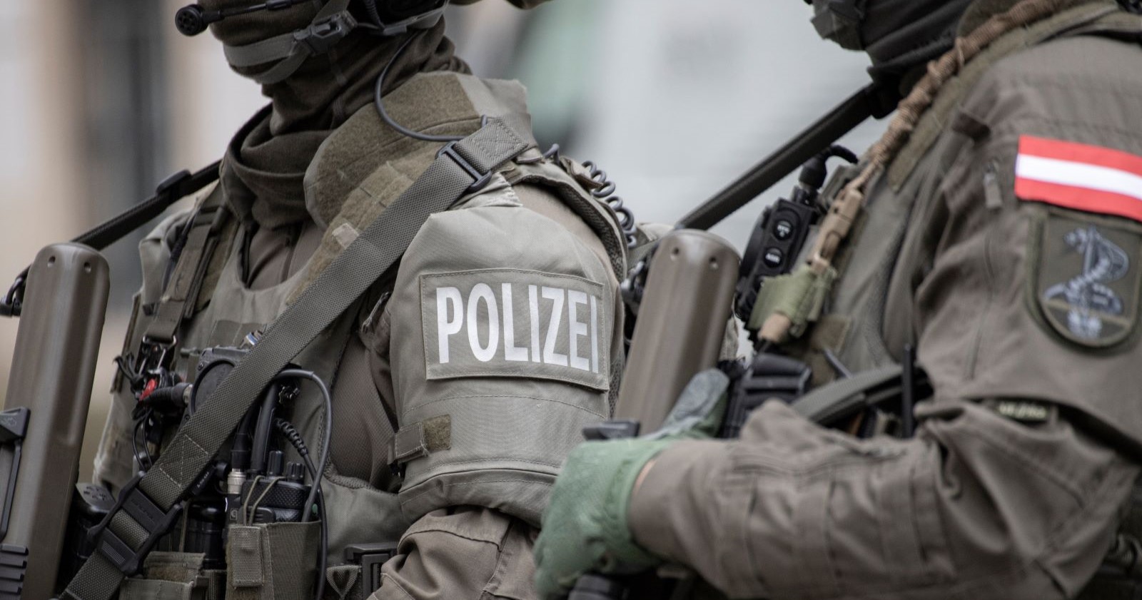 Cobra Beamte in grüner Spezialuniform.