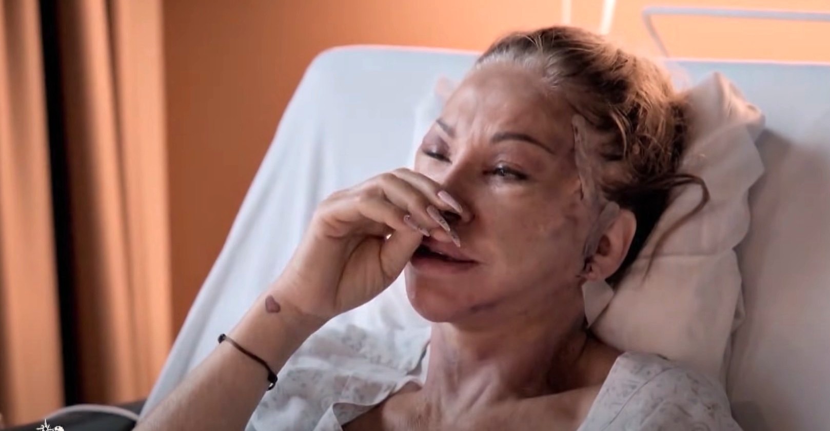 Carmen Geiss im Krankenbett