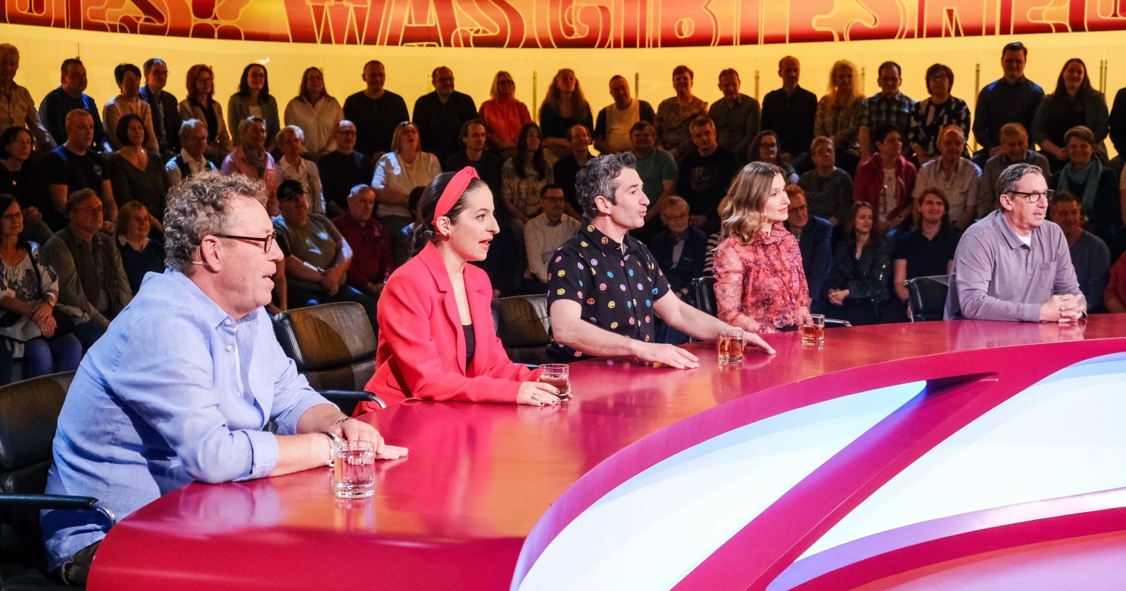 Caroline Athanasiadis während der Sendung "Was gibt es neues?"