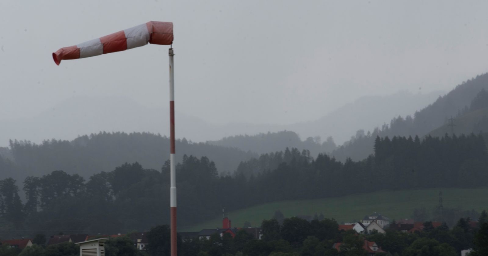 bewölkter Himmel und Wind in Österreich