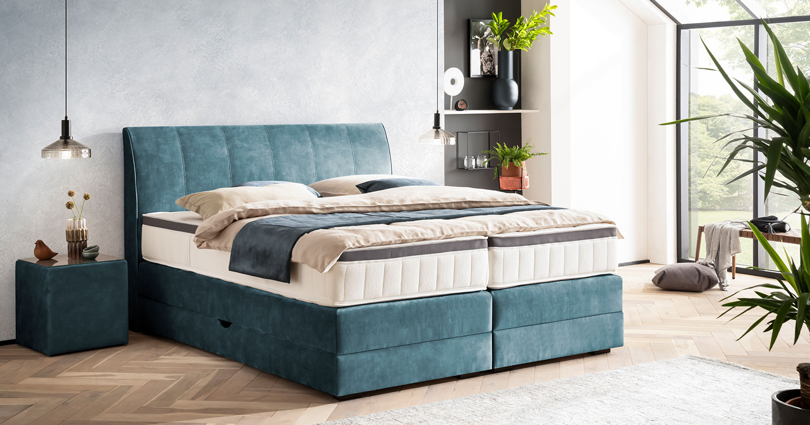 Boxspringbett in Blaugrün | Credit: XXXLutz