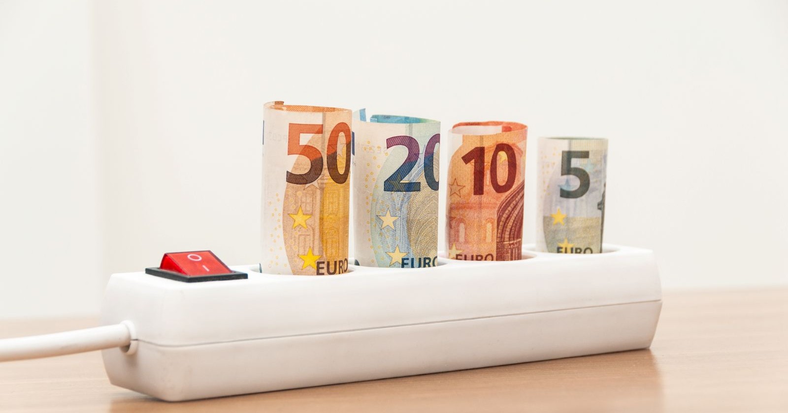 Geldscheine in Verteiler