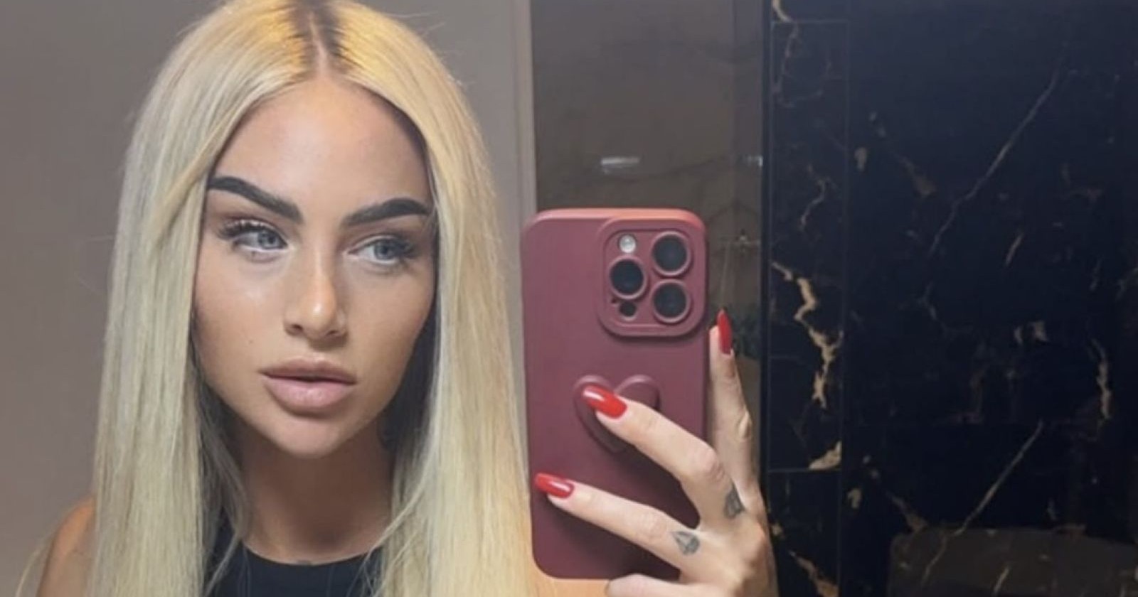 Alisha Lehmann macht ein Selfie
