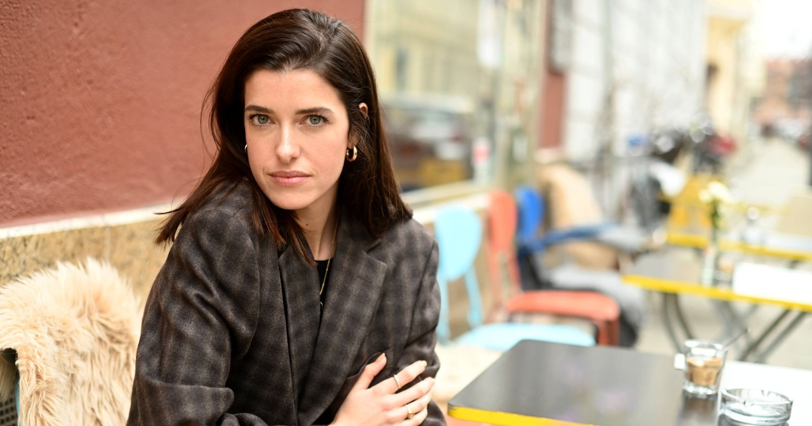 Marie Nasemann mit ernstem Gesichtsausdruck