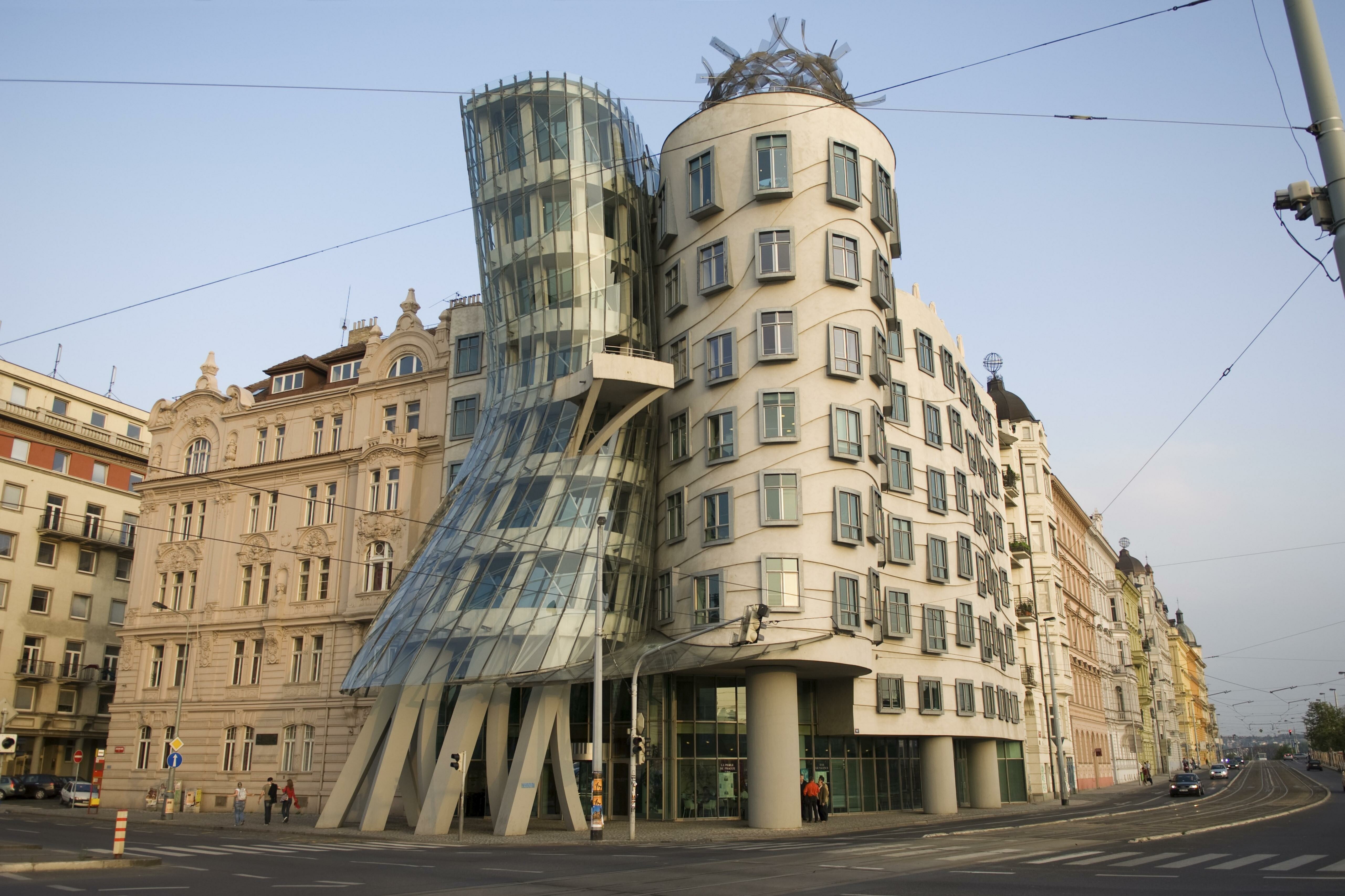 Aufnahme des von Frank Gehry gestalteten "Tanzenden Hauses" in Prag