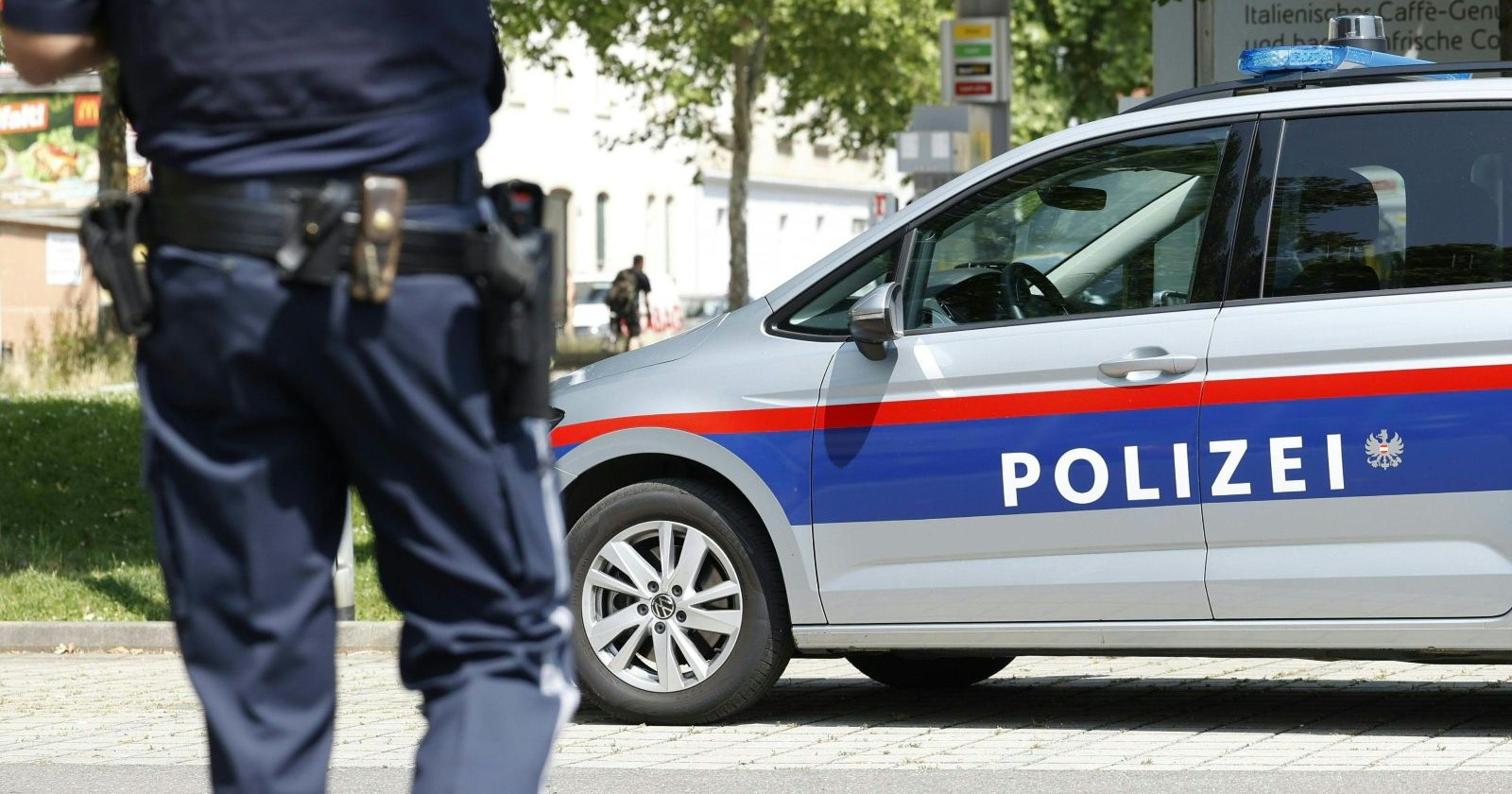 Ein Polizei-Großeinsatz ist am Dienstagvormittag, 10. Juni 2025, in einer Grazer Schule in der Dreierschützengasse angelaufen.