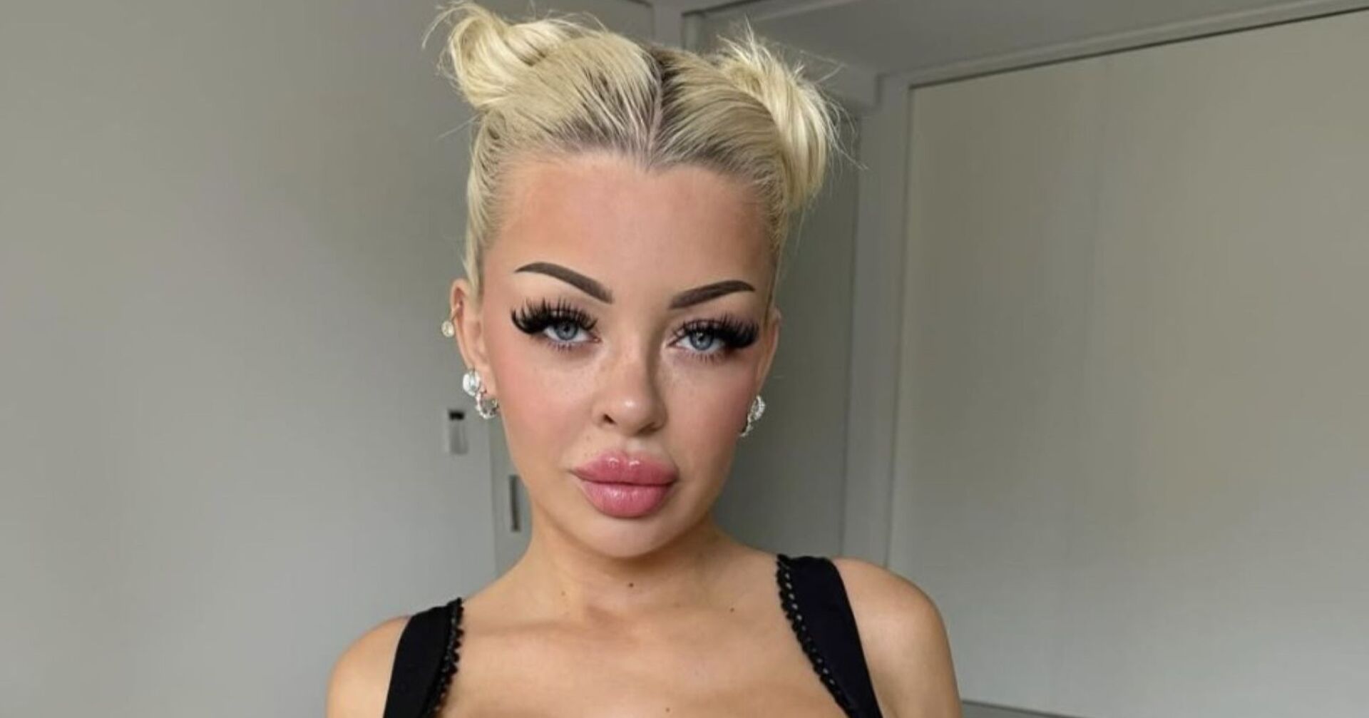 Katja Krasavice mit schwarzem Oberteil