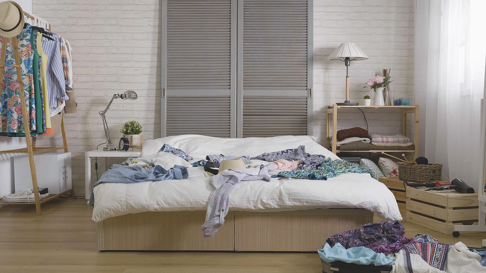Chaotisches Schlafzimmer | Credit: iStock.com/prpicturesproduction