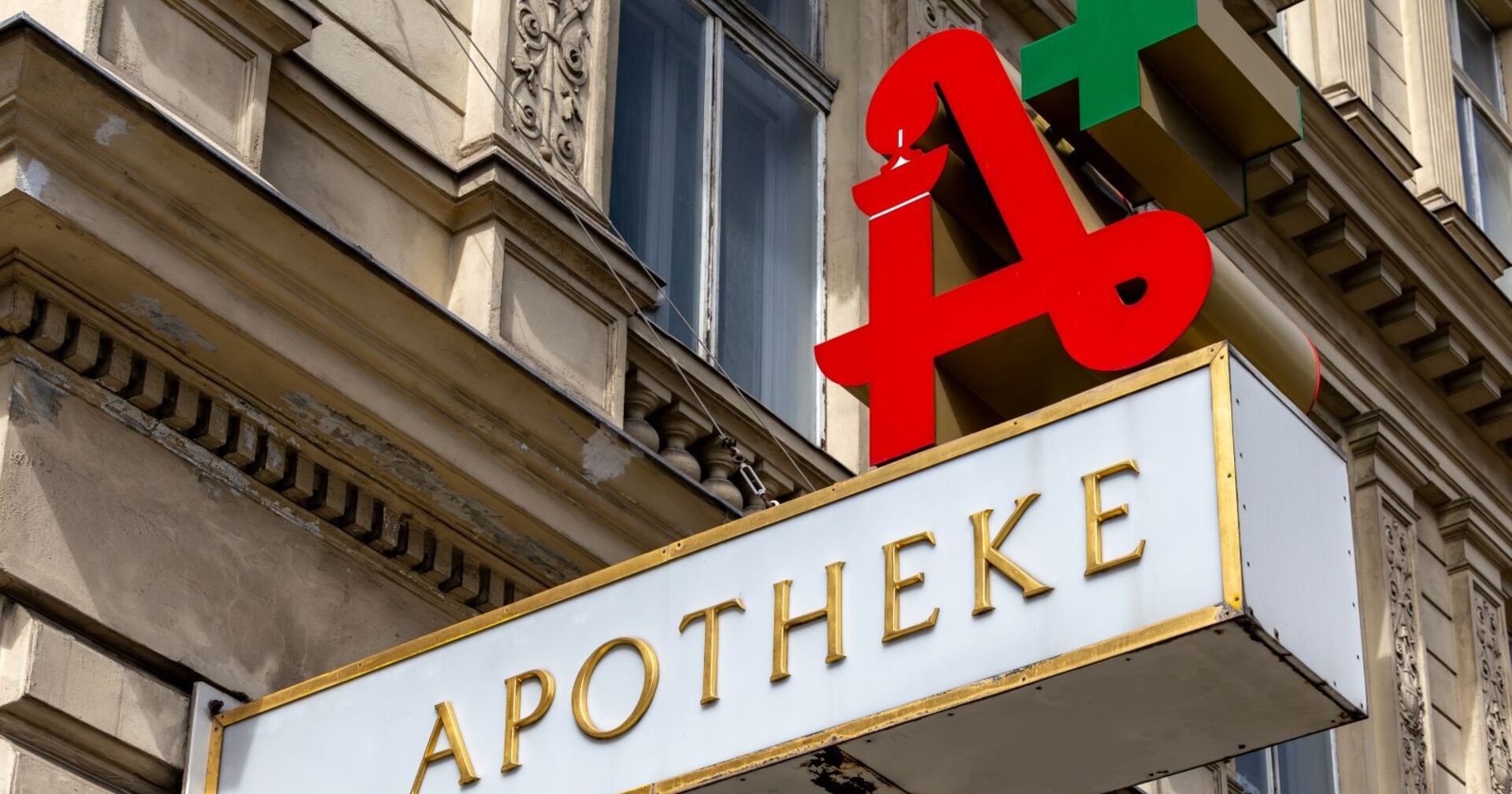 Außenansicht einer Wiener Apotheke