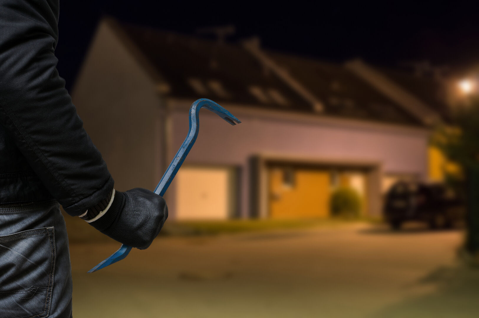 Brutaler nächtlicher Überfall: 86-Jähriger in eigenem Haus in Nassereith schwer verletzt.
