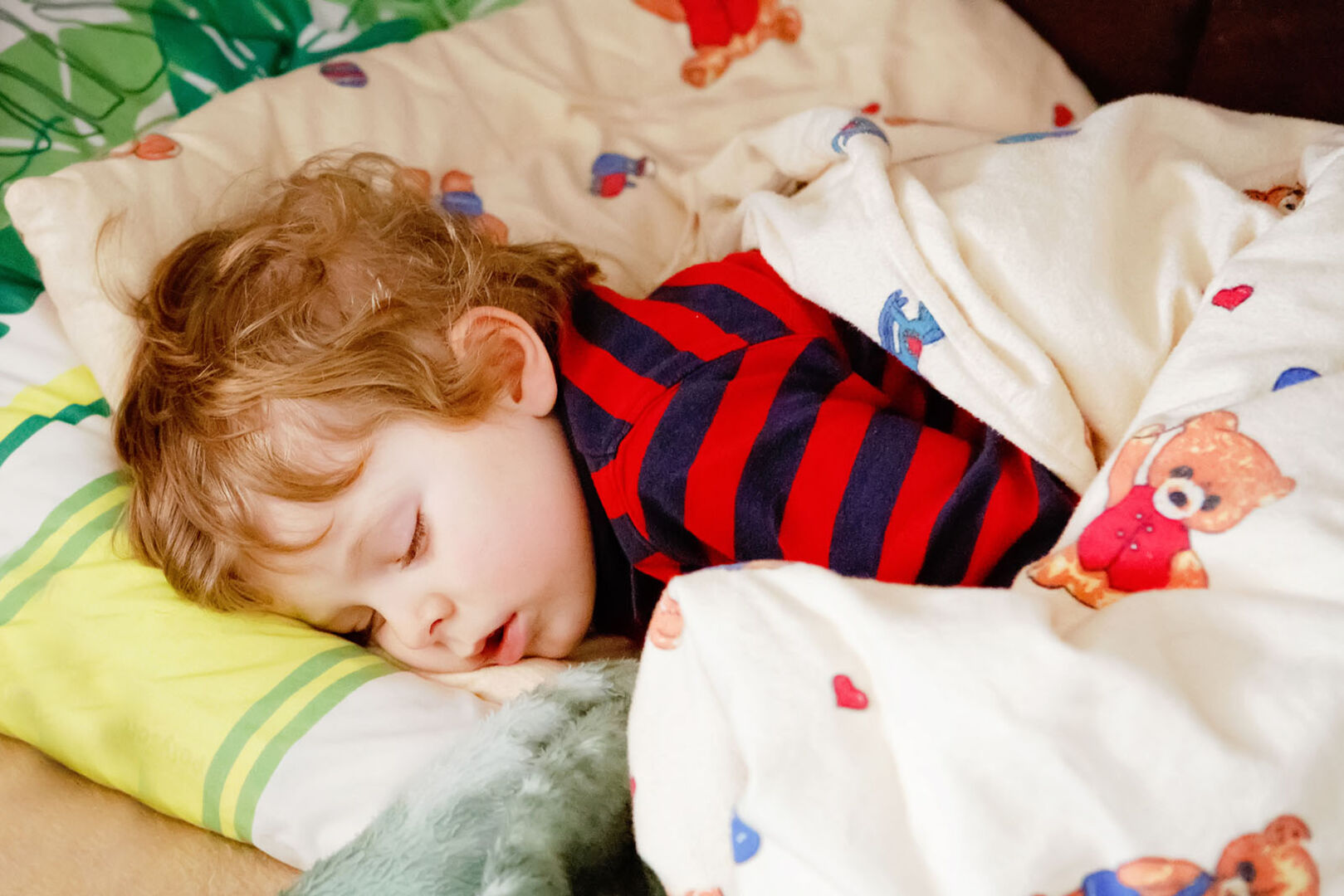 Kleiner Junge schläft | Credit: iStock.com/romrodinka