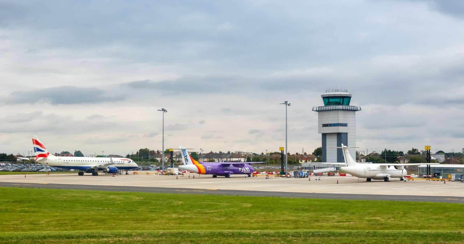 Flugzeuge am Flughafen London Southend in England