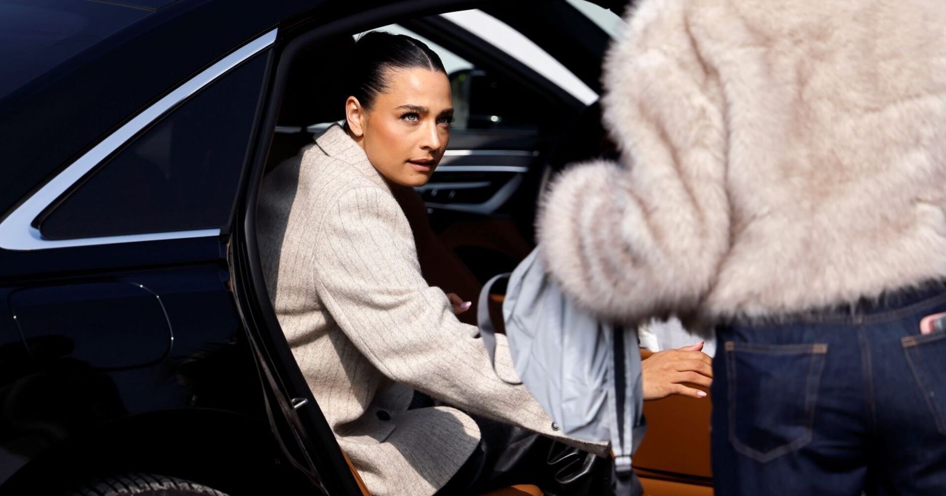 Moderatorin Amira Aly beim ersten Spatenstich für die neue Merkur Spielbank Siegburg