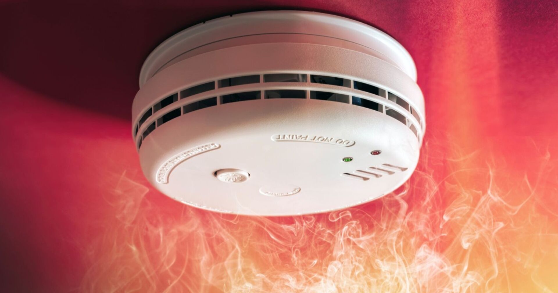 Rauchmelder während eines Brandes in einer Wohnung