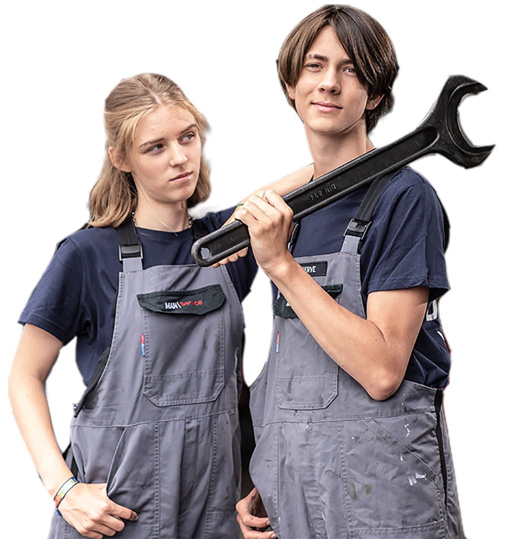 Weiblicher und männlicher Lehrling nebeneinander | Credit: MAN