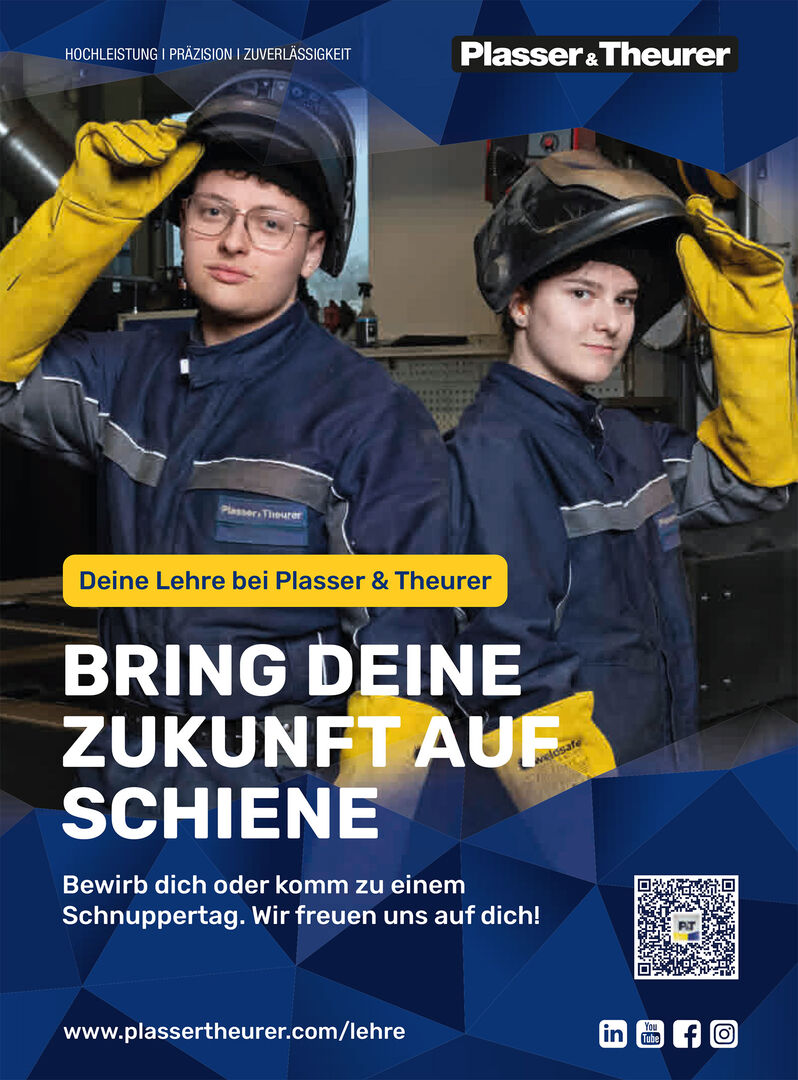 Zwei Lehrlinge posieren für ein Gruppenfoto | Credit: Plasser &amp; Theurer