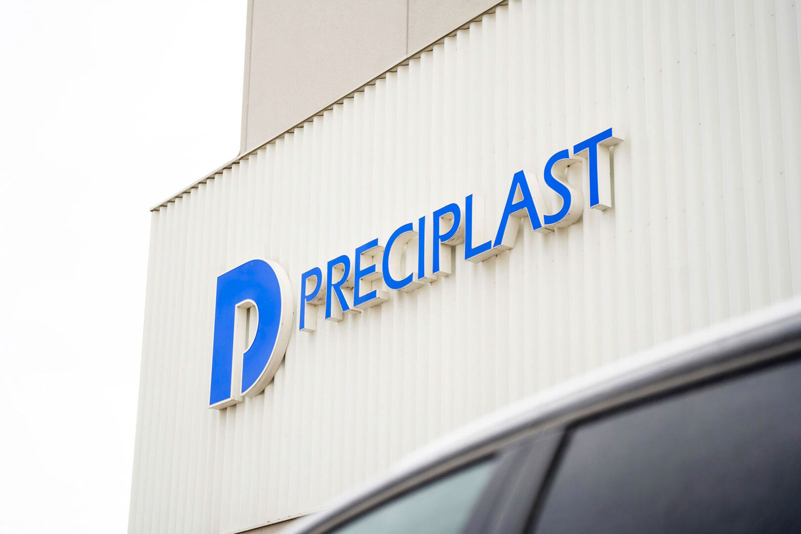 Firmengebäude mit der Aufschrift Pleciplast | Credit: Preciplast