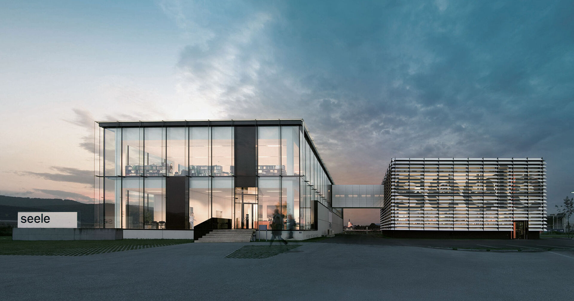 Modernes gläsernes Gebäude bei Nacht | Credit: se-austria