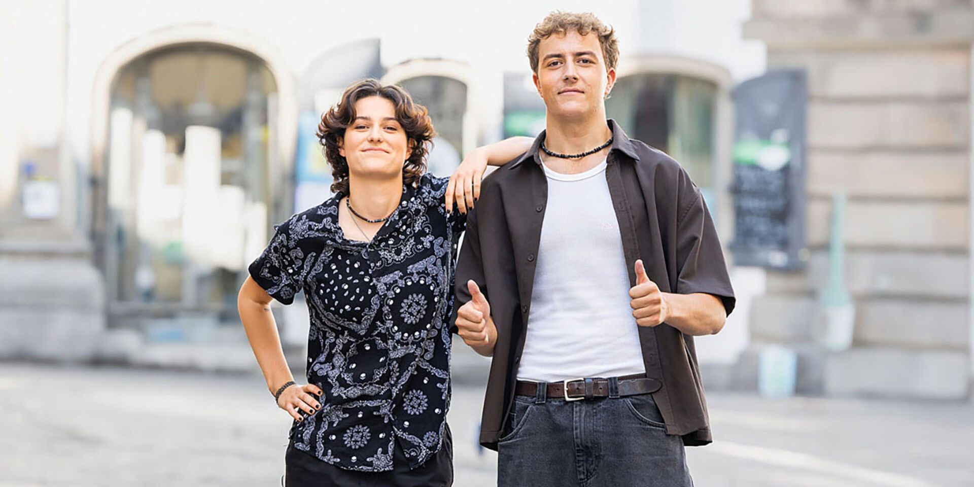 Junge Frau und junger Mann in Siegerpose | Credit: Magistrat Linz