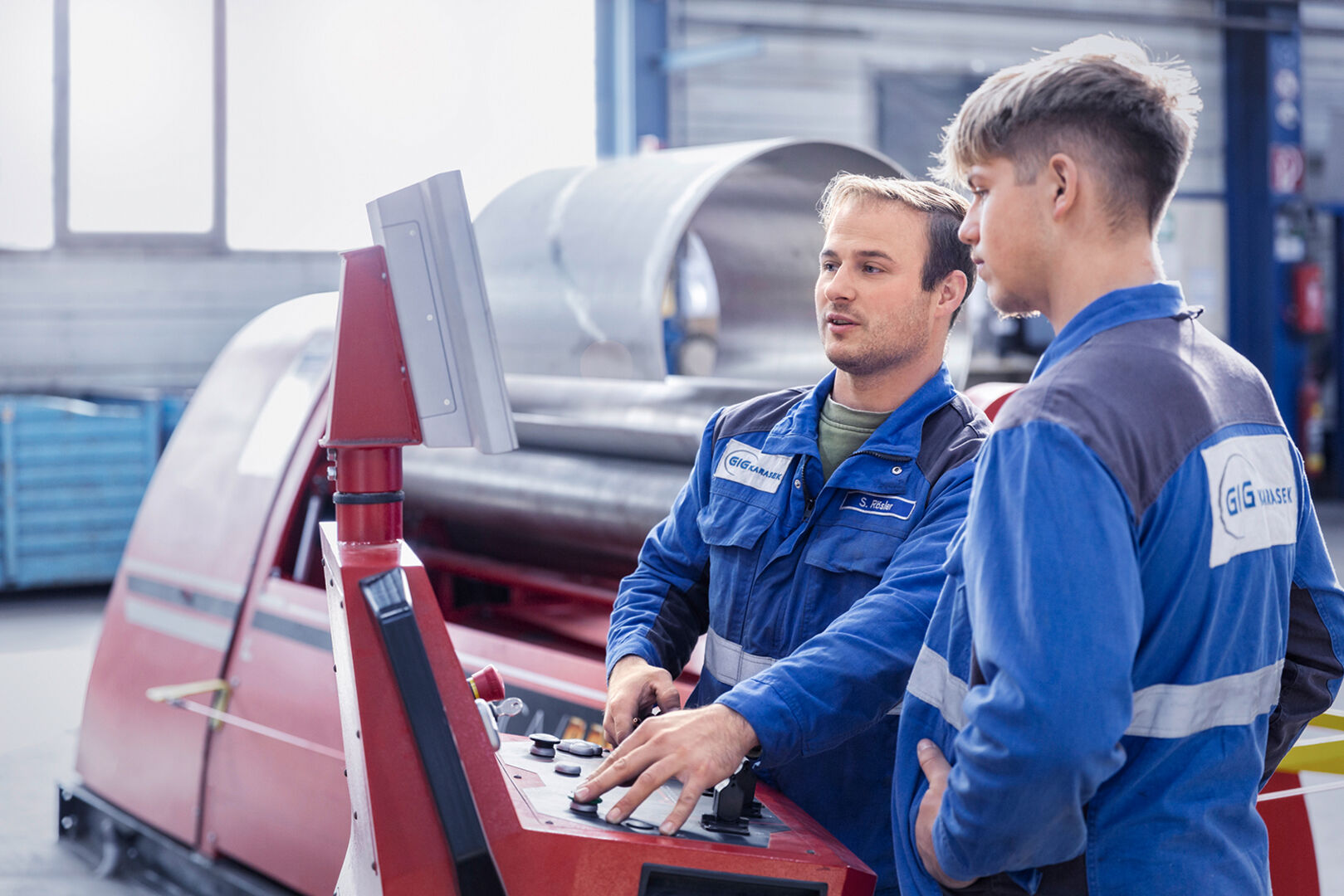 Lehrling und Ausbildner | Credit: GIG Karasek