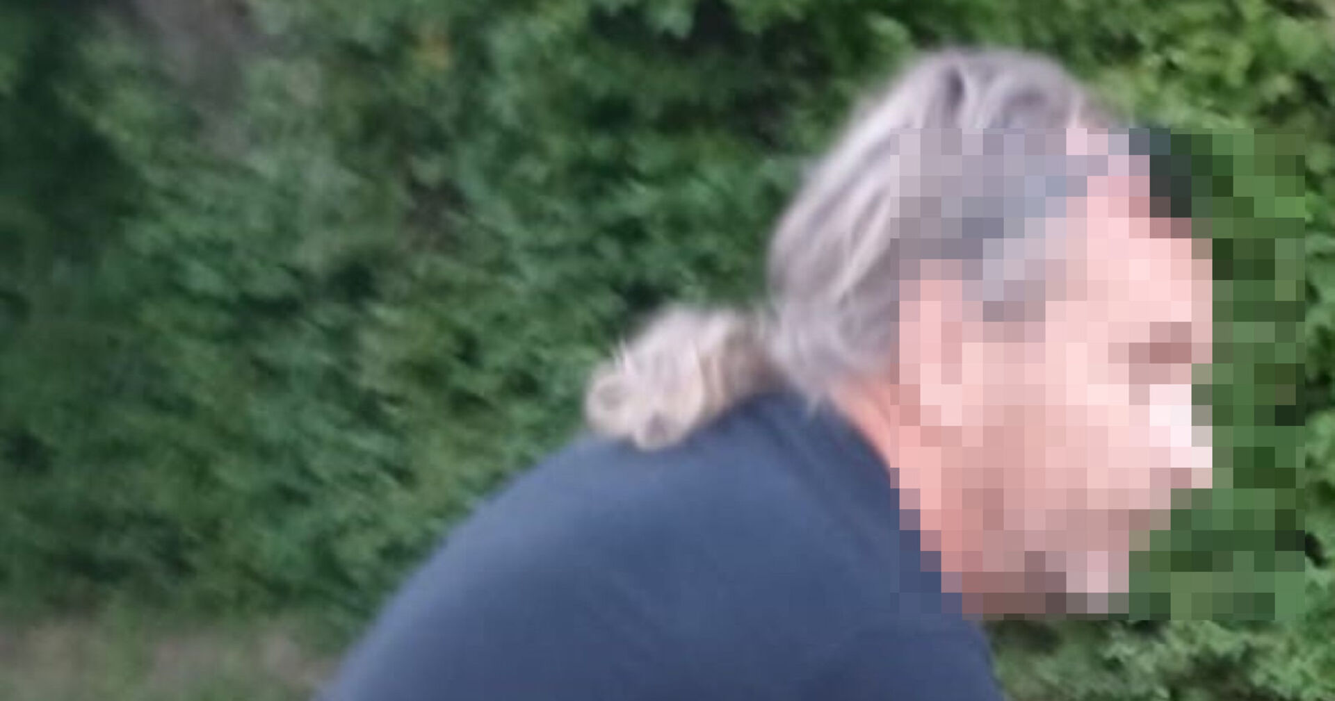Fahndungsfoto des gesuchten Mannes mit verpixelten Gesicht