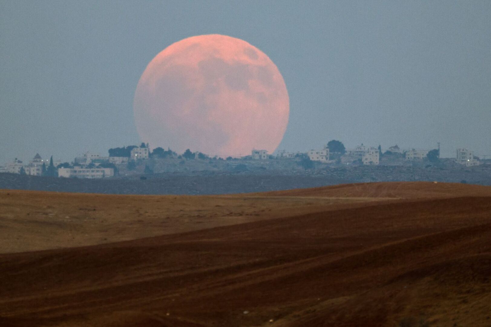 Blutmond über der Negev-Wüste
