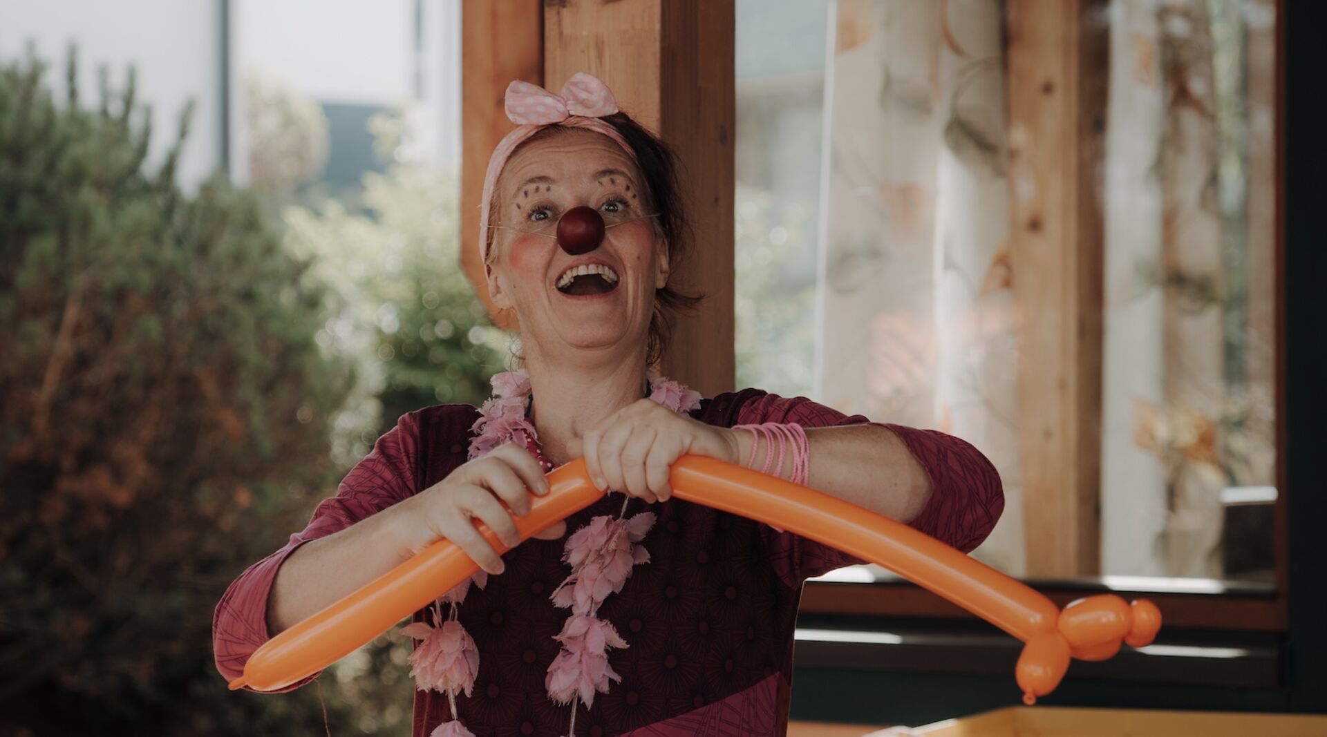 Porträt von weiblichem Clown