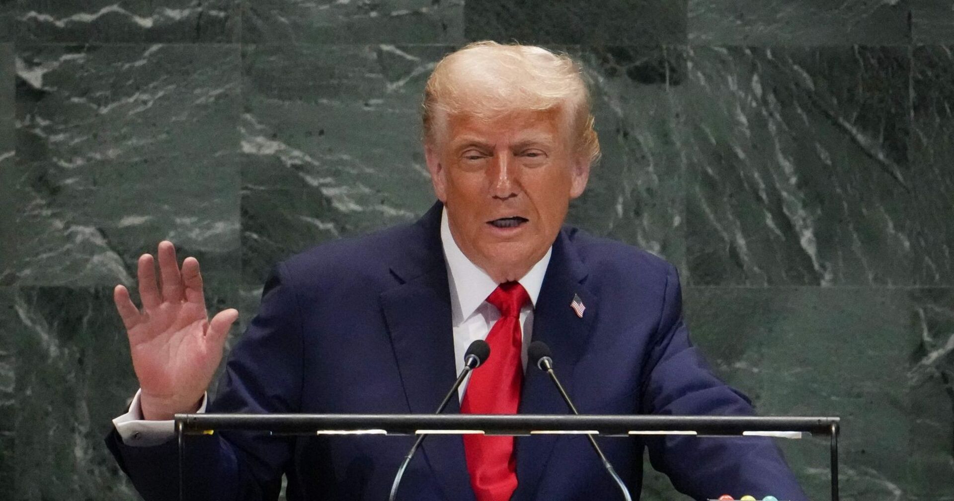 Donald Trump spricht am Rednerpult der UNO-Generalversammlung in New York und attackiert UNO, Europa und Österreich in einer einstündigen Rede.