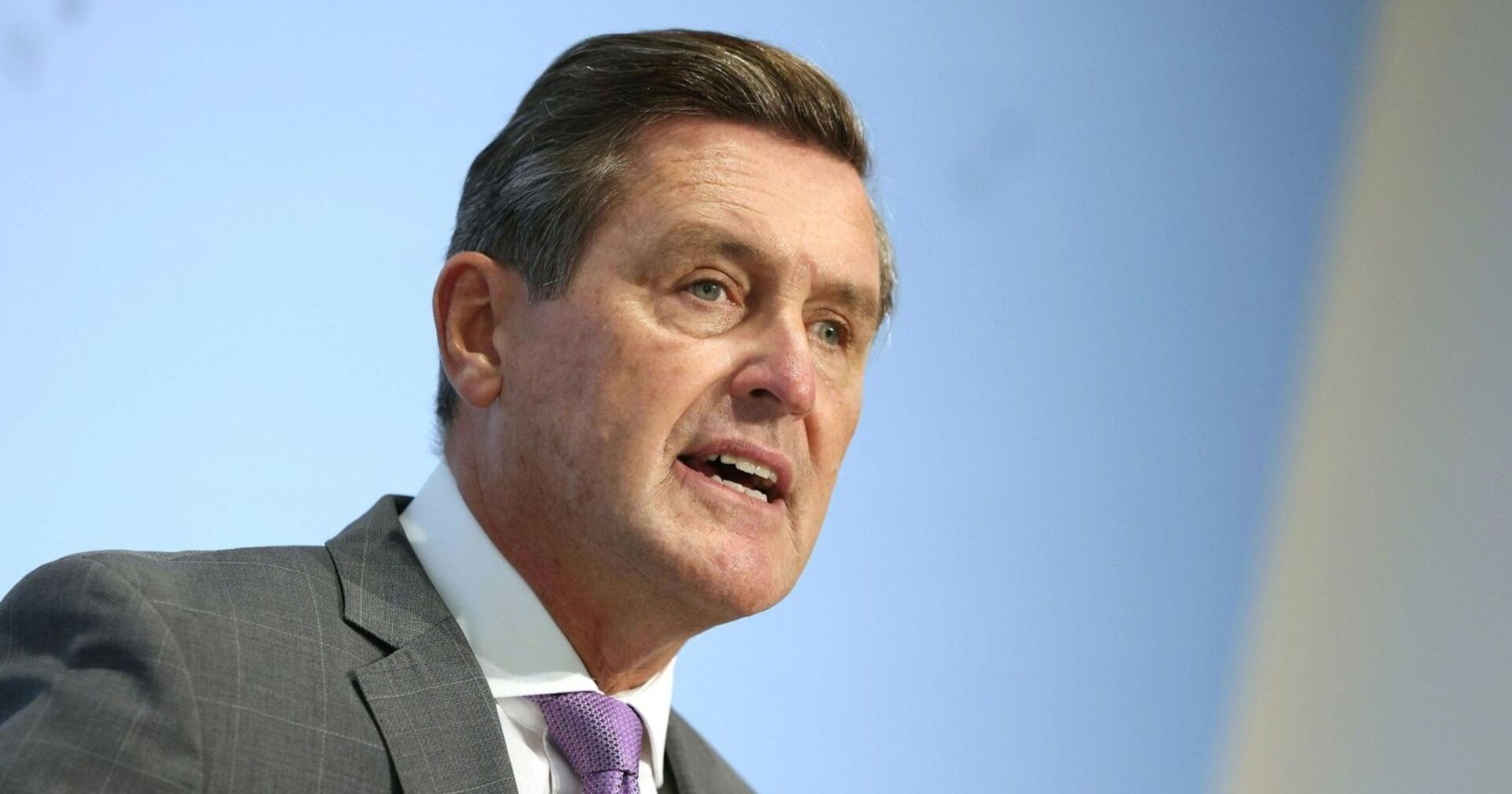 Peter Hanke präsentiert die Entscheidung zum Bau des Lobautunnels in Wien.