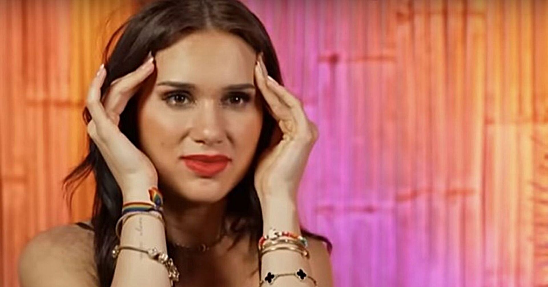 „Princess Charming“ Nessi greift sich auf den Kopf