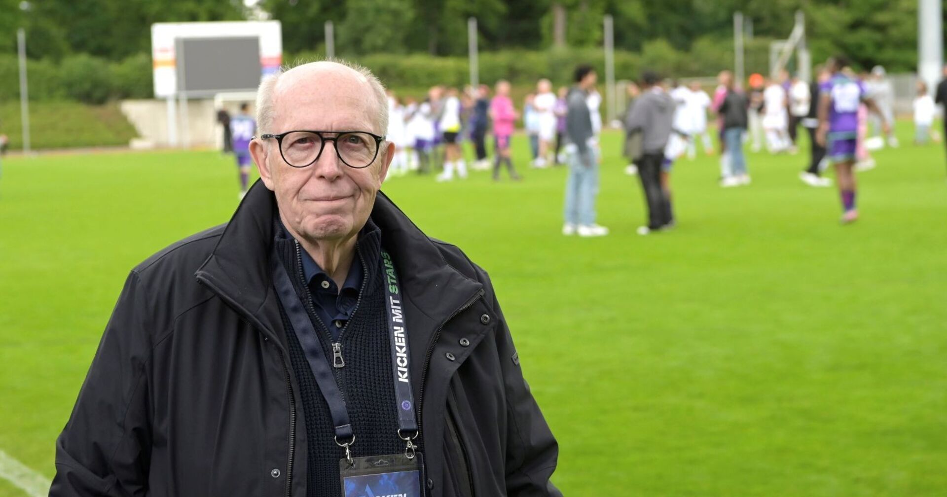ACT Benefiz-Fußballspiel 'Kicken mit Stars' in Hannover -- Reiner Calmund beim Benefiz-Fußballspiel 'Kicken mit Stars' im Eilenriedestadion