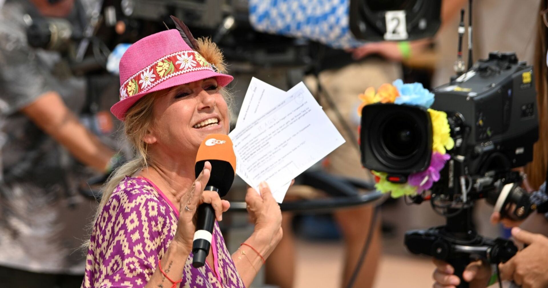 Andrea Kiewel bei der TV Show ZDF Fernsehgarten zum Thema "Mallorca vs. Oktoberfest" in Mainz, Deutschland, 31. Juli 2022