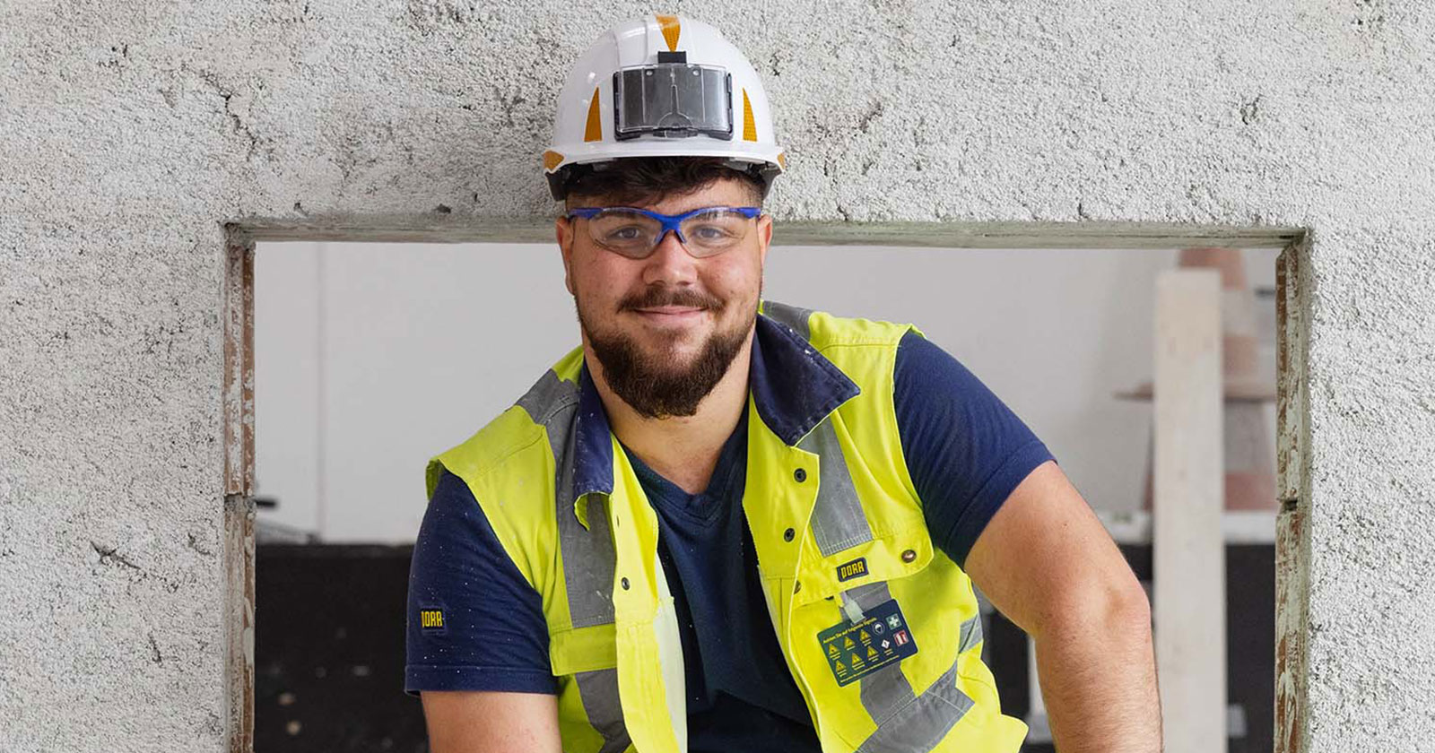 Lehrling im Bauwesen mit Schutzhelm | Credit: PORR Bau