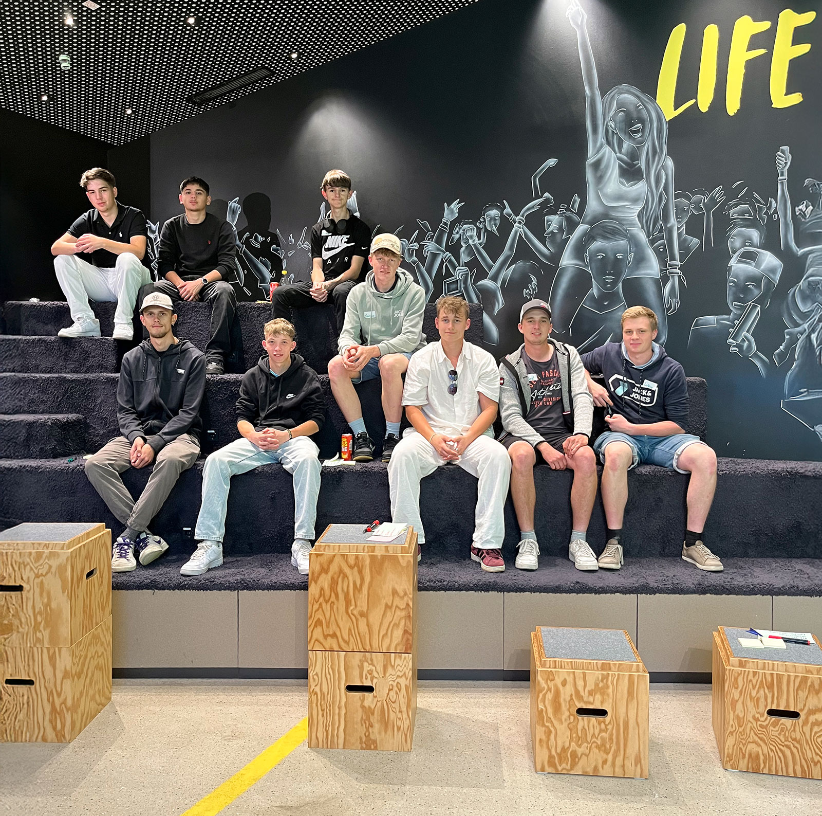 Lehrlinge der Firma Priesner Bau posieren für ein Gruppenfoto | Credit: Priesner Bau