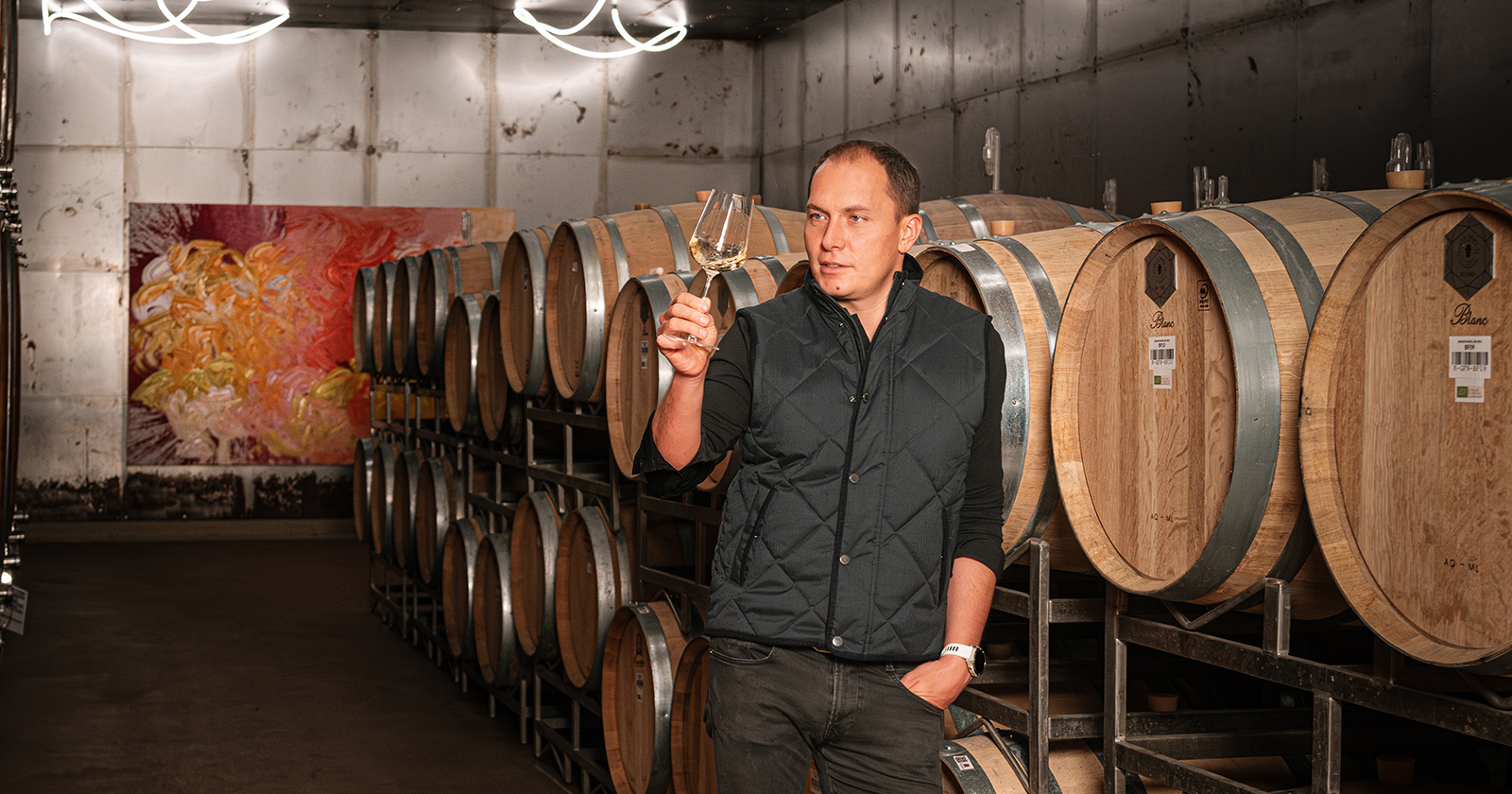 Stefan Krispel in seinem Weinkeller