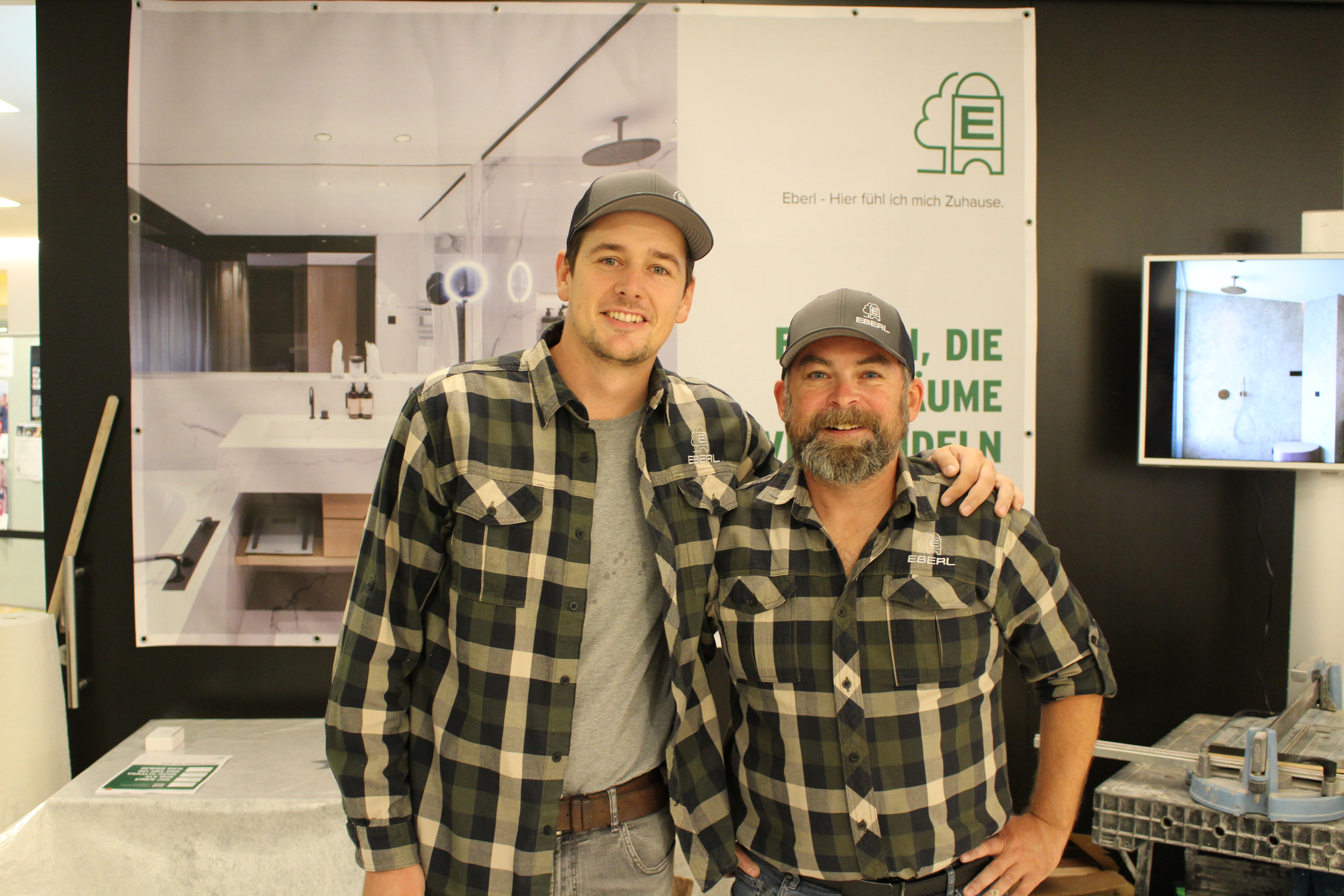 Eberl Ofenbau &amp; Fliesen, Leogang: Markus Eberl und Bernhard Enzinger zeigten Handwerk mit Tradition (v. li.).