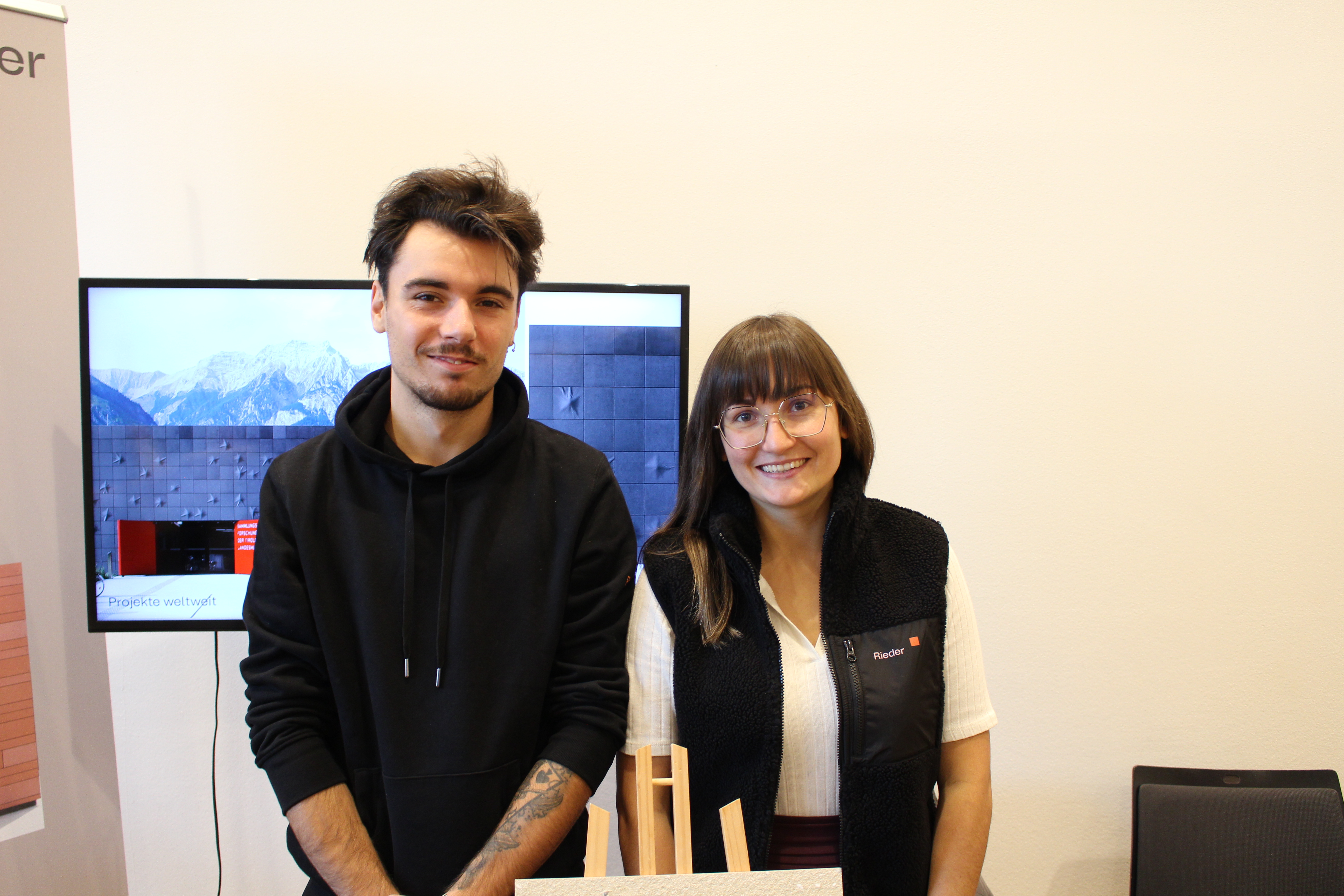 Rieder, Maishofen: Emanuele Fanzella und Victoria Ortner standen mit Begeisterung für Fragen zur Verfügung.