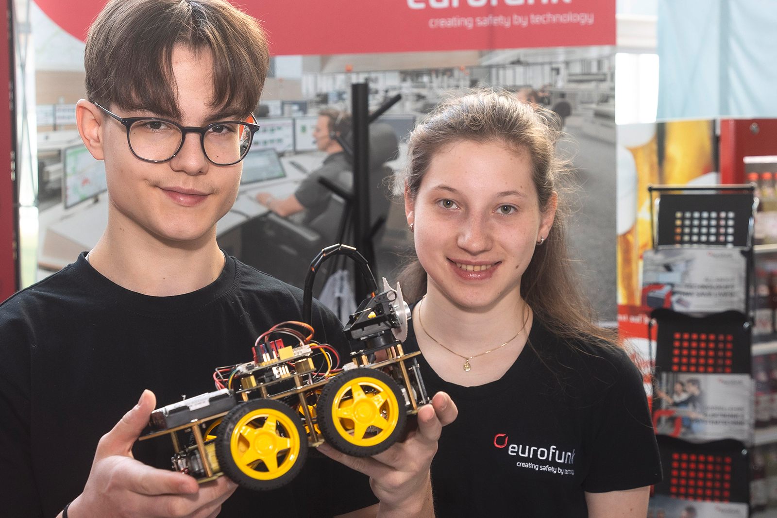 Zwei IT-Lehrlinge | Credit: Kolarik Andreas