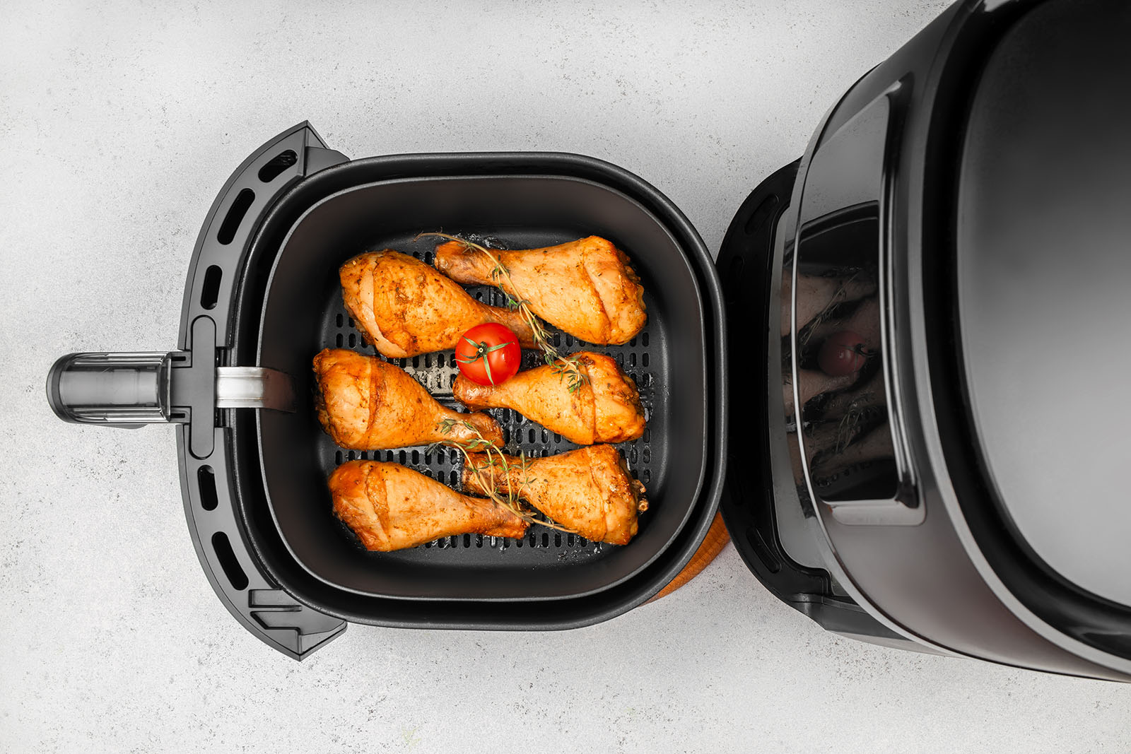 Hähnchenkeulen im Airfryer | Credit: iStock.com/Koval