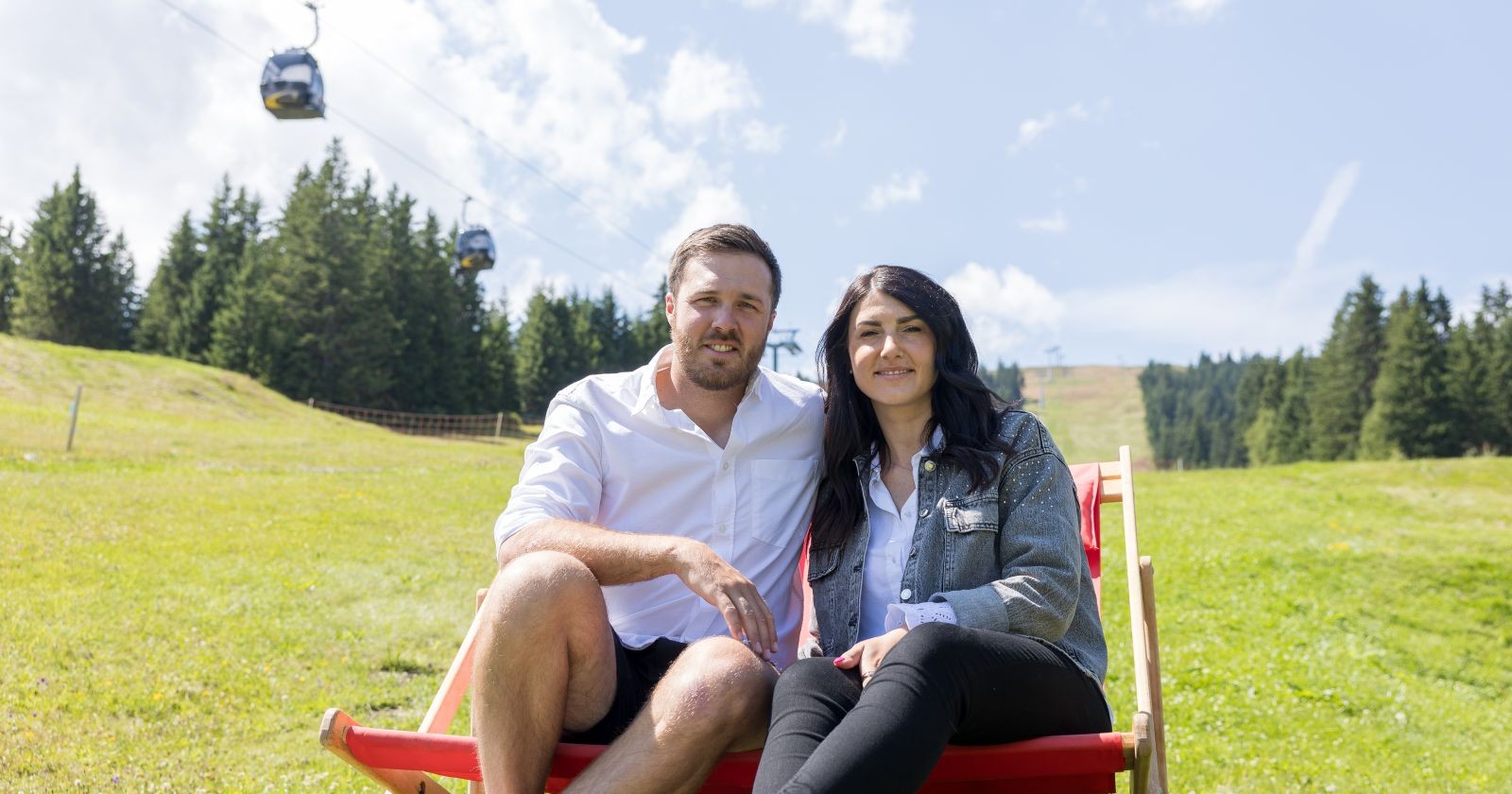 (v.l.) Skirennläufer Christian Walder und Super-G-Weltmeisterin Stephanie Venier, im Rahmen eines Pressegesprächs des Österreichischen Skiverbands (ÖSV) zum Thema "Ausblick auf weitere Pläne", aufgenommen am Donnerstag, 7. August 2025 in Oberperfuss. Weltmeisterin Stephanie Venier beendet ihre Ski-Karriere