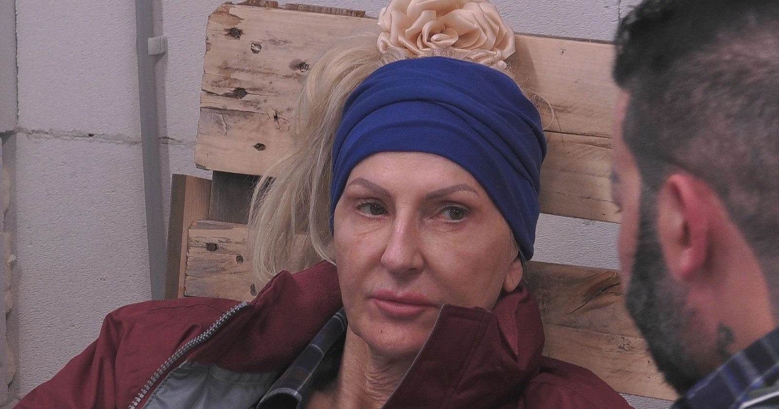 Désirée Nick mit blauem Stirnband