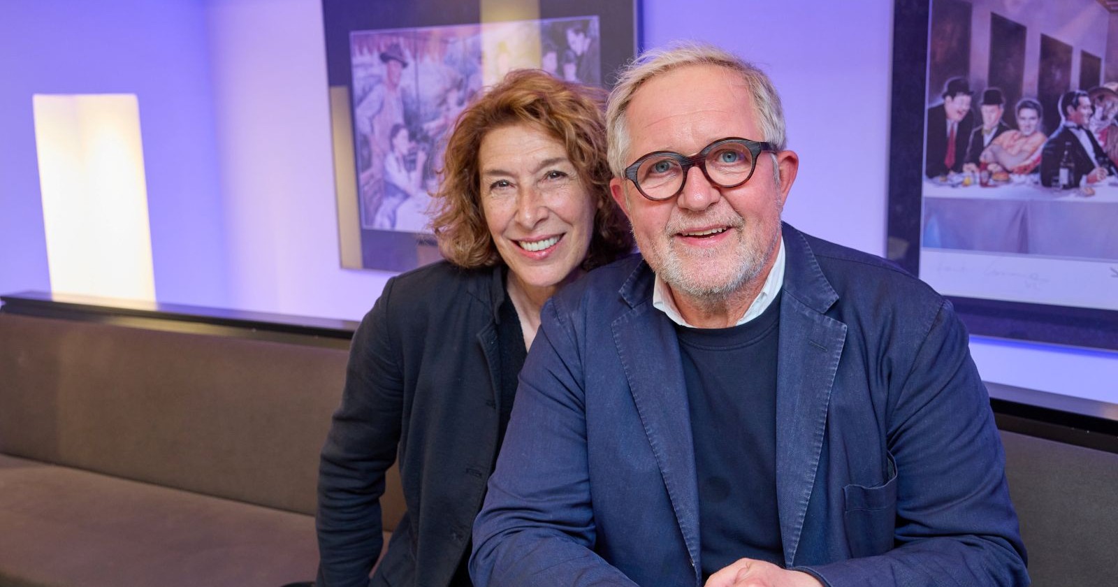 Harald Krassnitzer und Adele Neuhauser lächeln