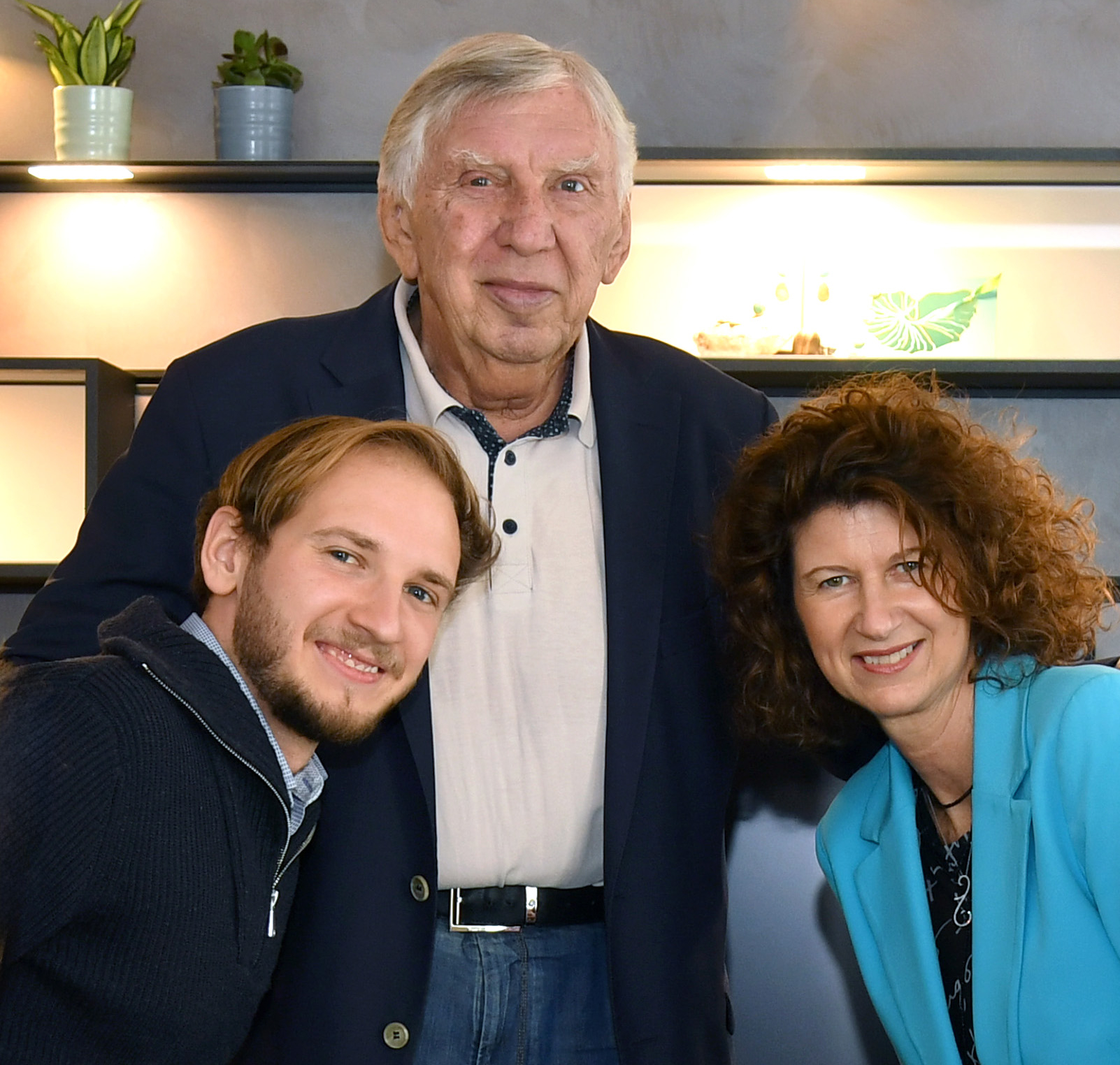 Familienfoto von Friedrich, Otto und Christa Heller in ihrem Klagenfurter Juweliergeschäft