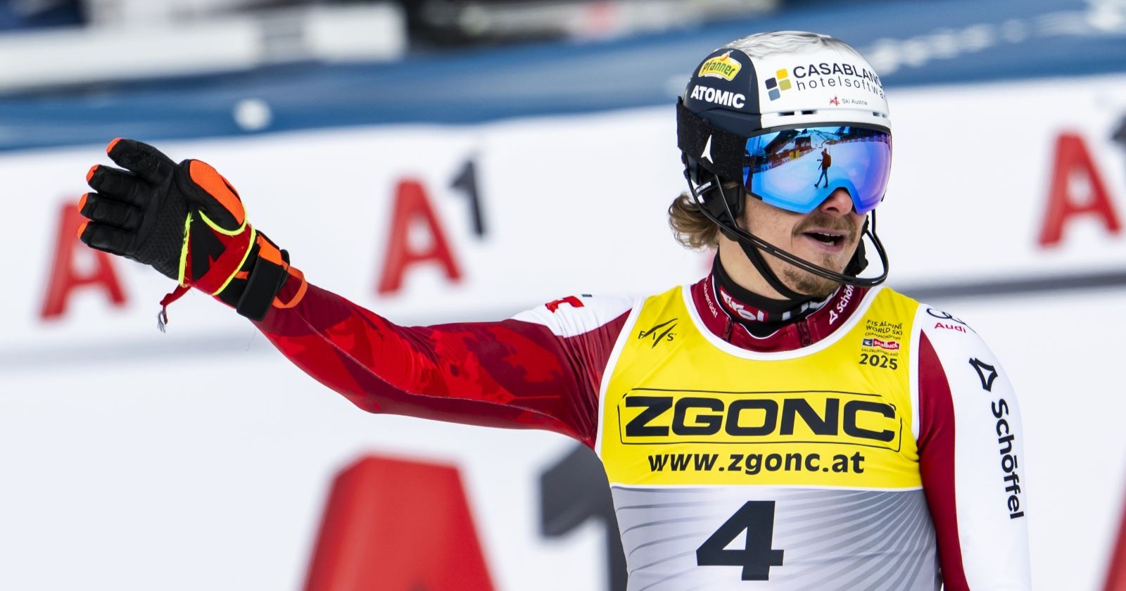 Manuel Feller im Zielhang bei der Ski-WM 2025 in Saalbach-Hinterglemm