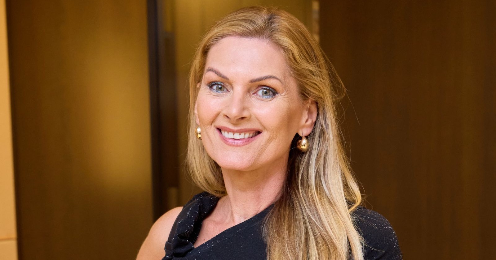 Martina Kaiser lächelt