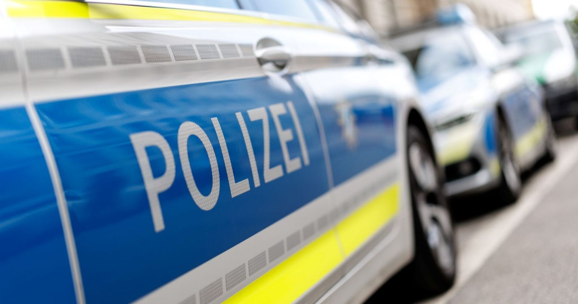 Polizeiauto in München: Großeinsatz nach Explosionen und Schüssen in der Lerchenauer Straße.