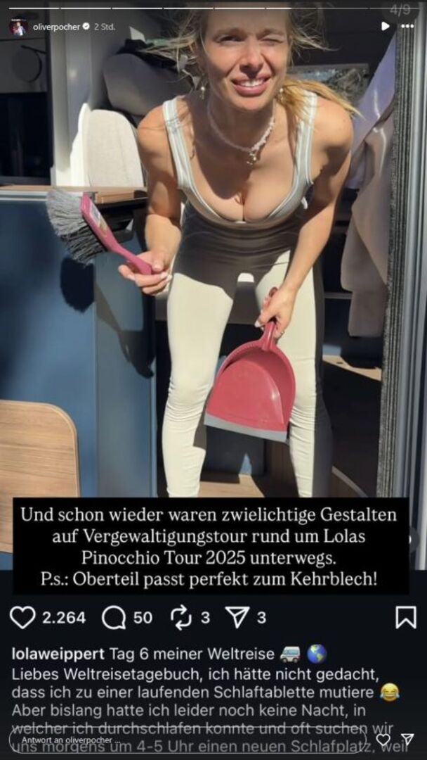 Lola Weippert in der Tür ihres Wohnwagens