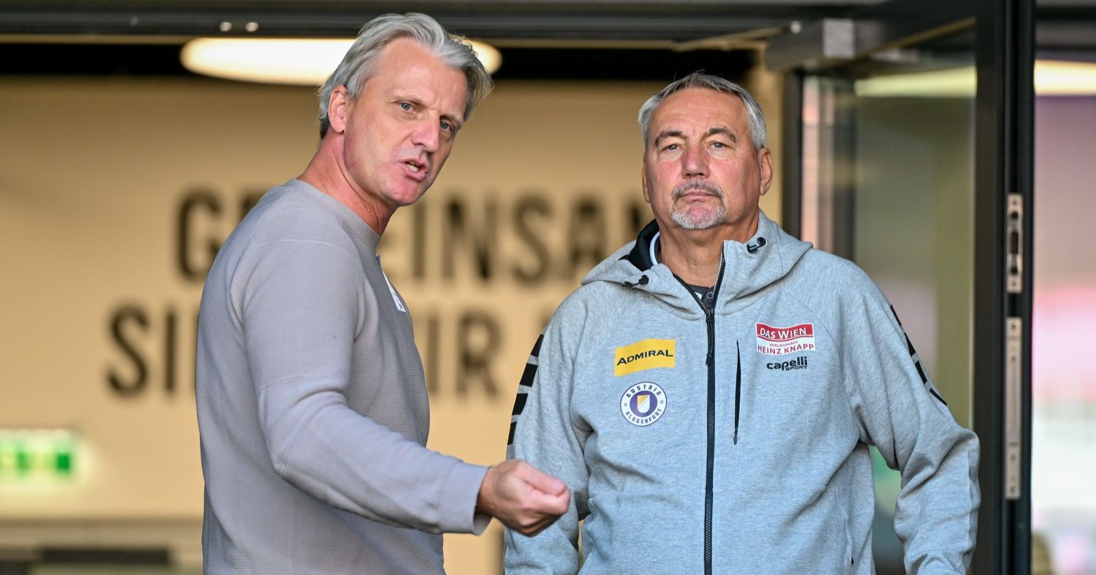 Peter Pacult und Markus Schopp während eines Bundesliga-Matches von Austria Klagenfurt