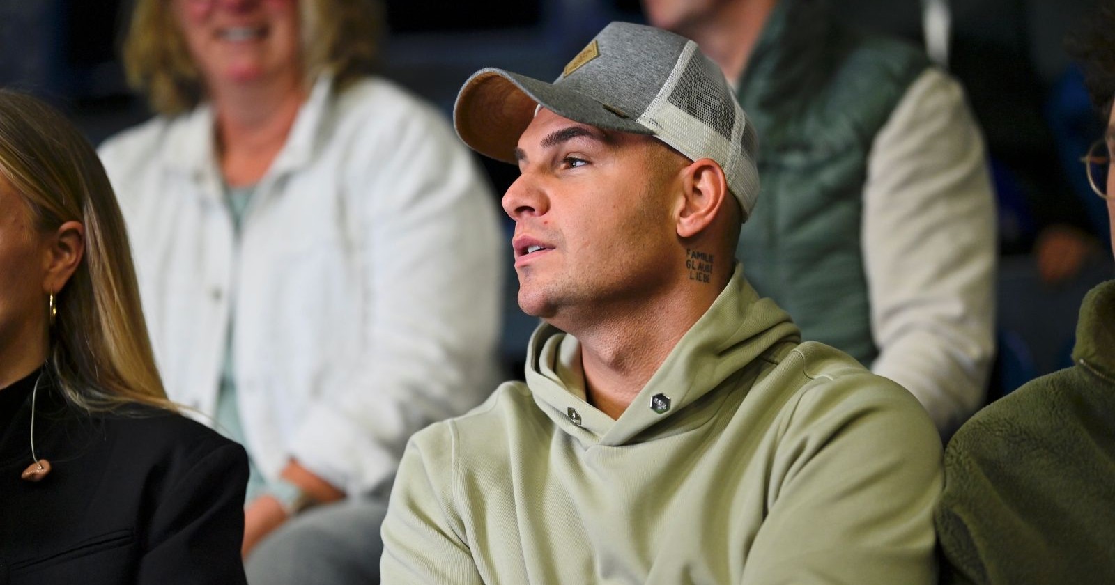 Pietro Lombardi mit ernstem Gesichtsausdruck